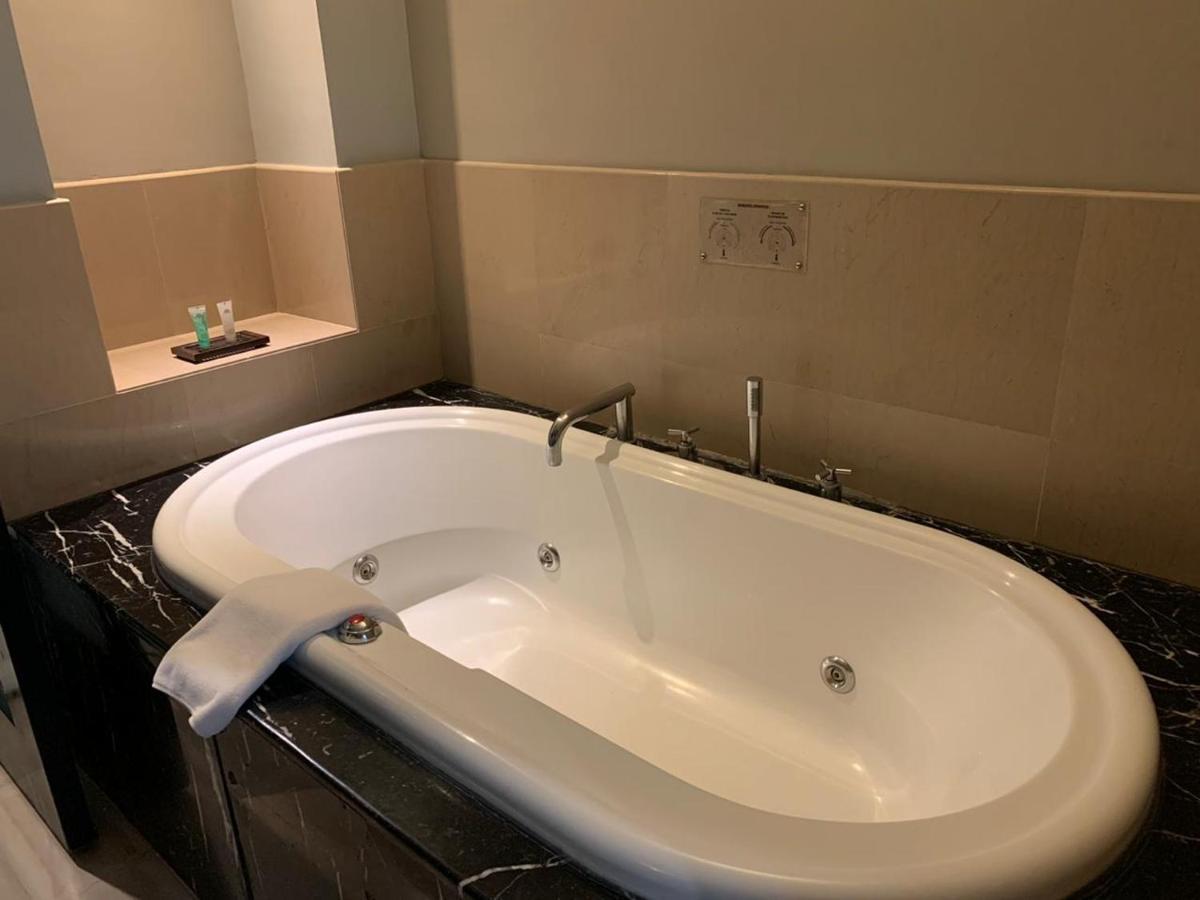 Surya Hotel & Cottages Prigen Экстерьер фото