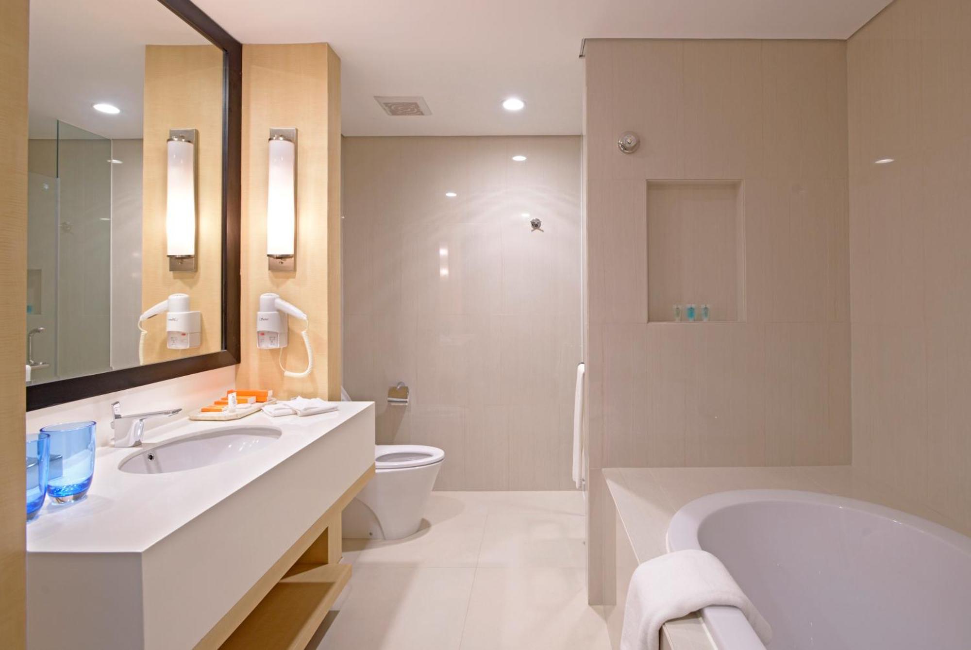 Surya Hotel & Cottages Prigen Экстерьер фото