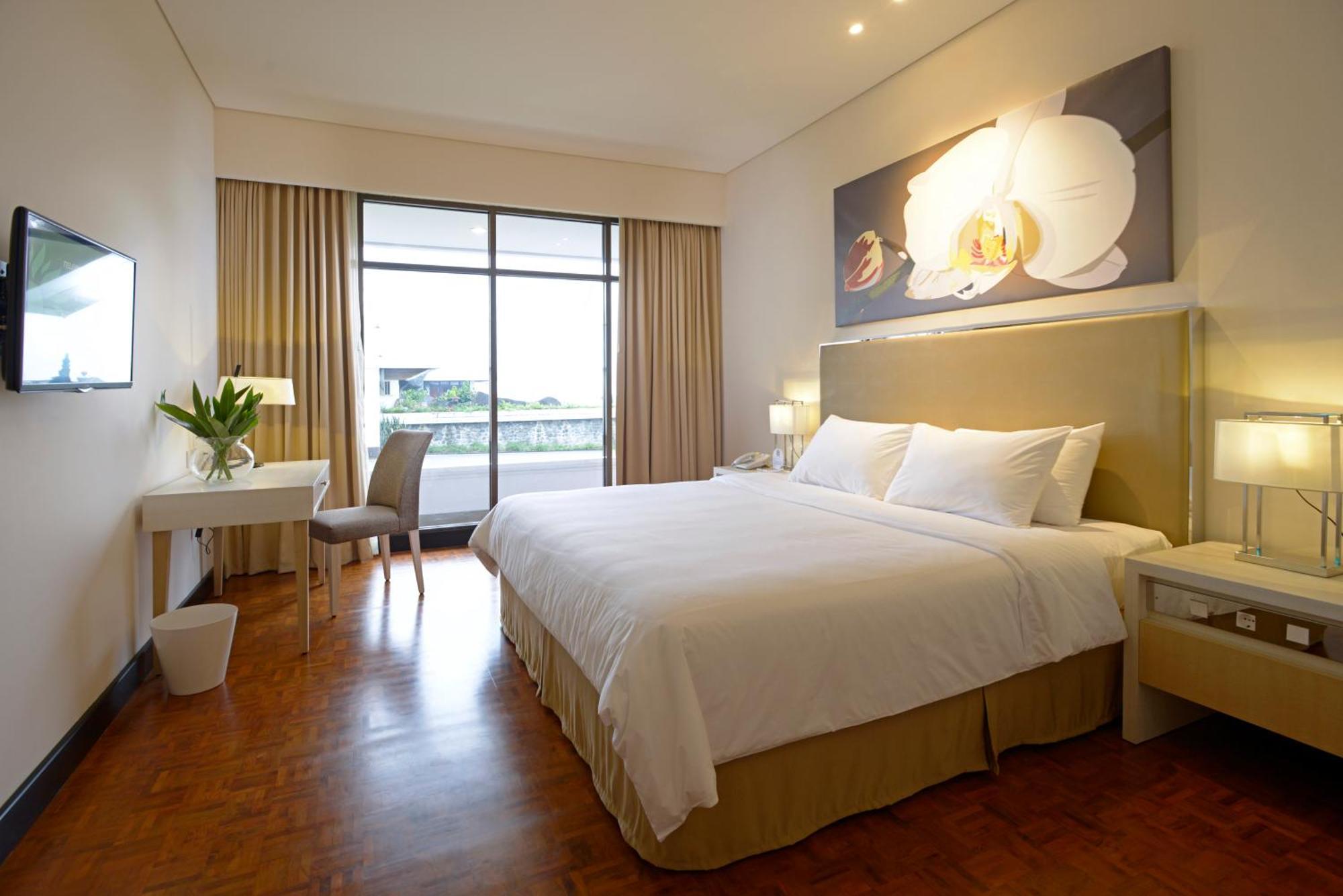 Surya Hotel & Cottages Prigen Экстерьер фото