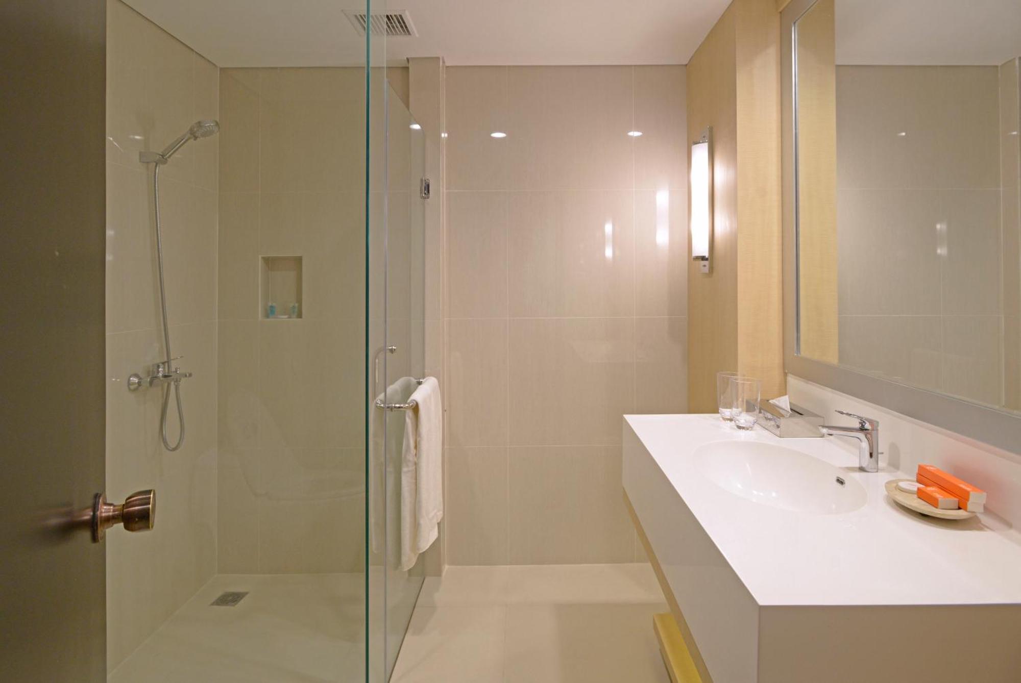 Surya Hotel & Cottages Prigen Экстерьер фото