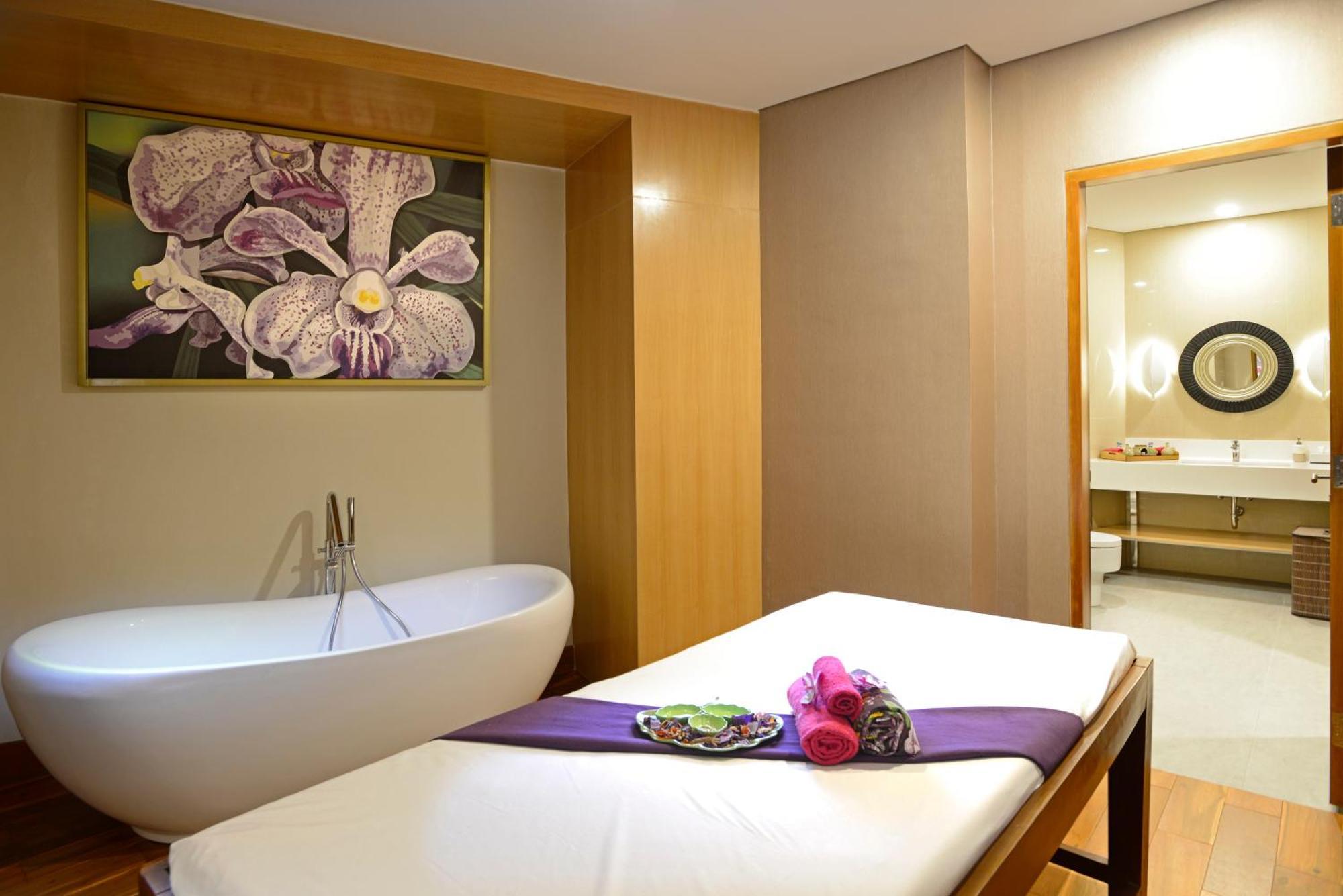 Surya Hotel & Cottages Prigen Экстерьер фото