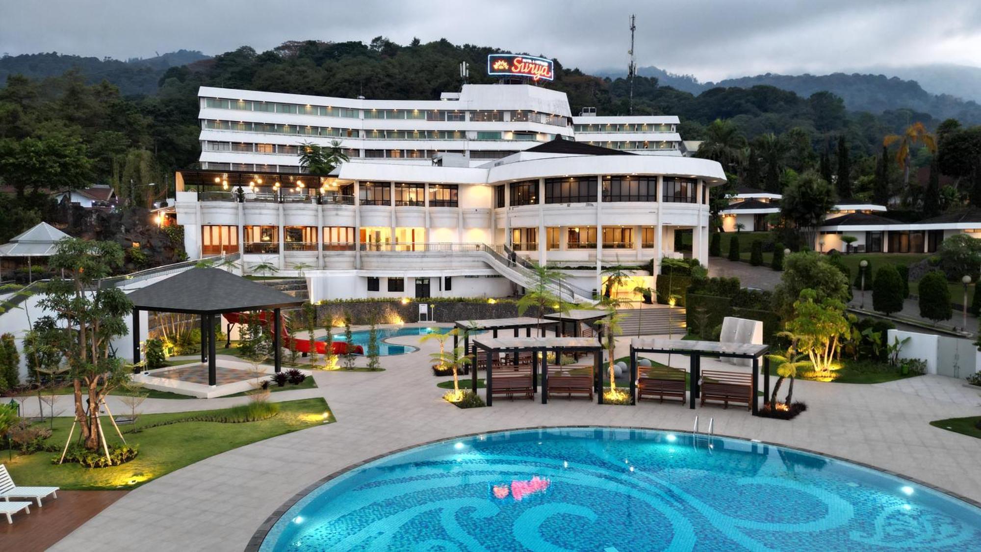 Surya Hotel & Cottages Prigen Экстерьер фото