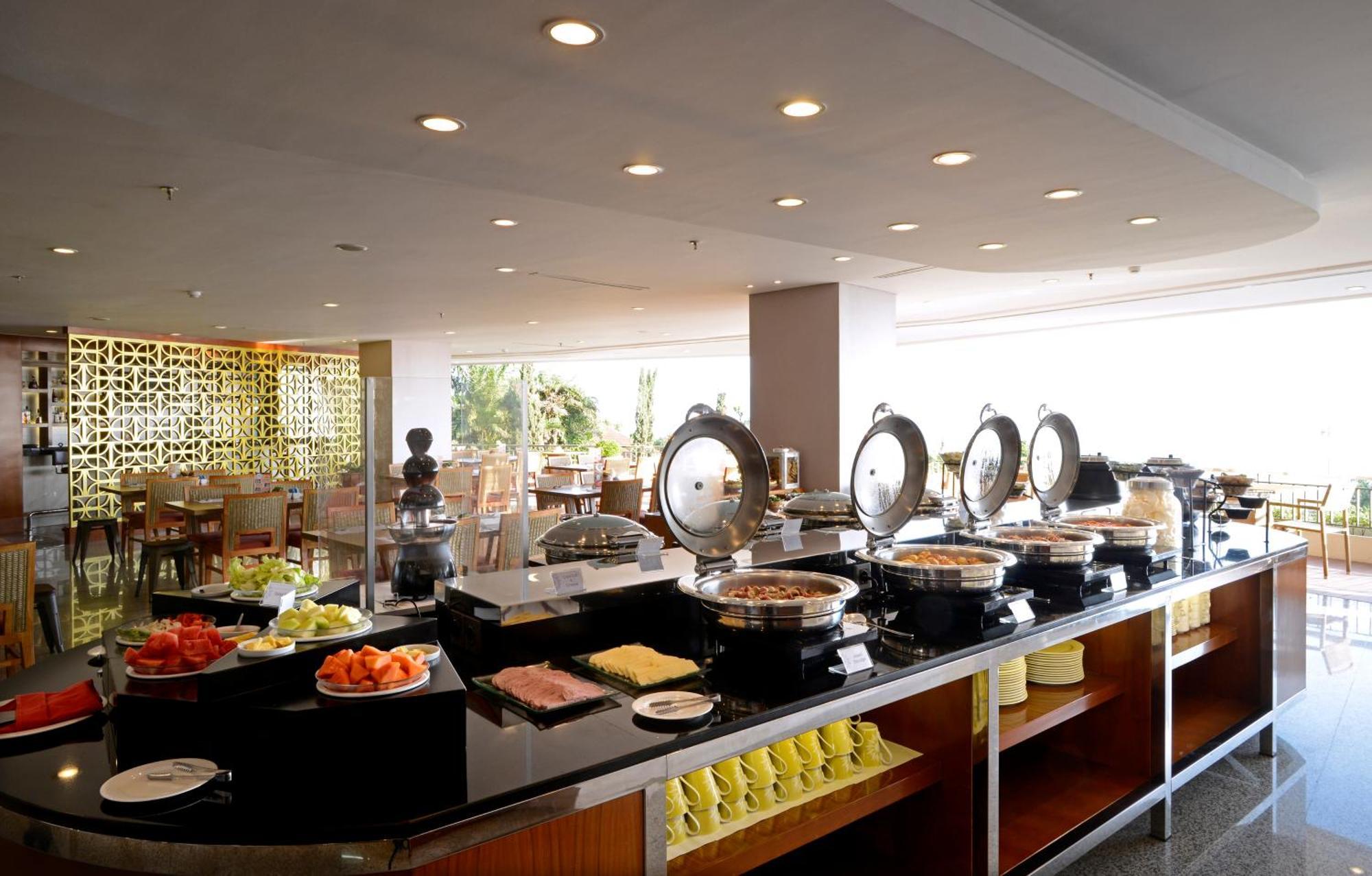 Surya Hotel & Cottages Prigen Экстерьер фото