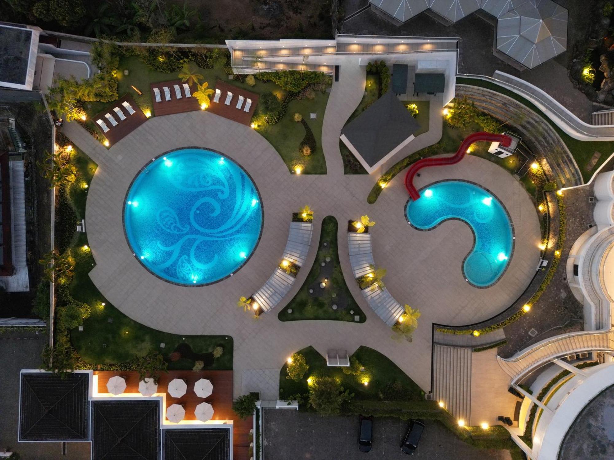 Surya Hotel & Cottages Prigen Экстерьер фото