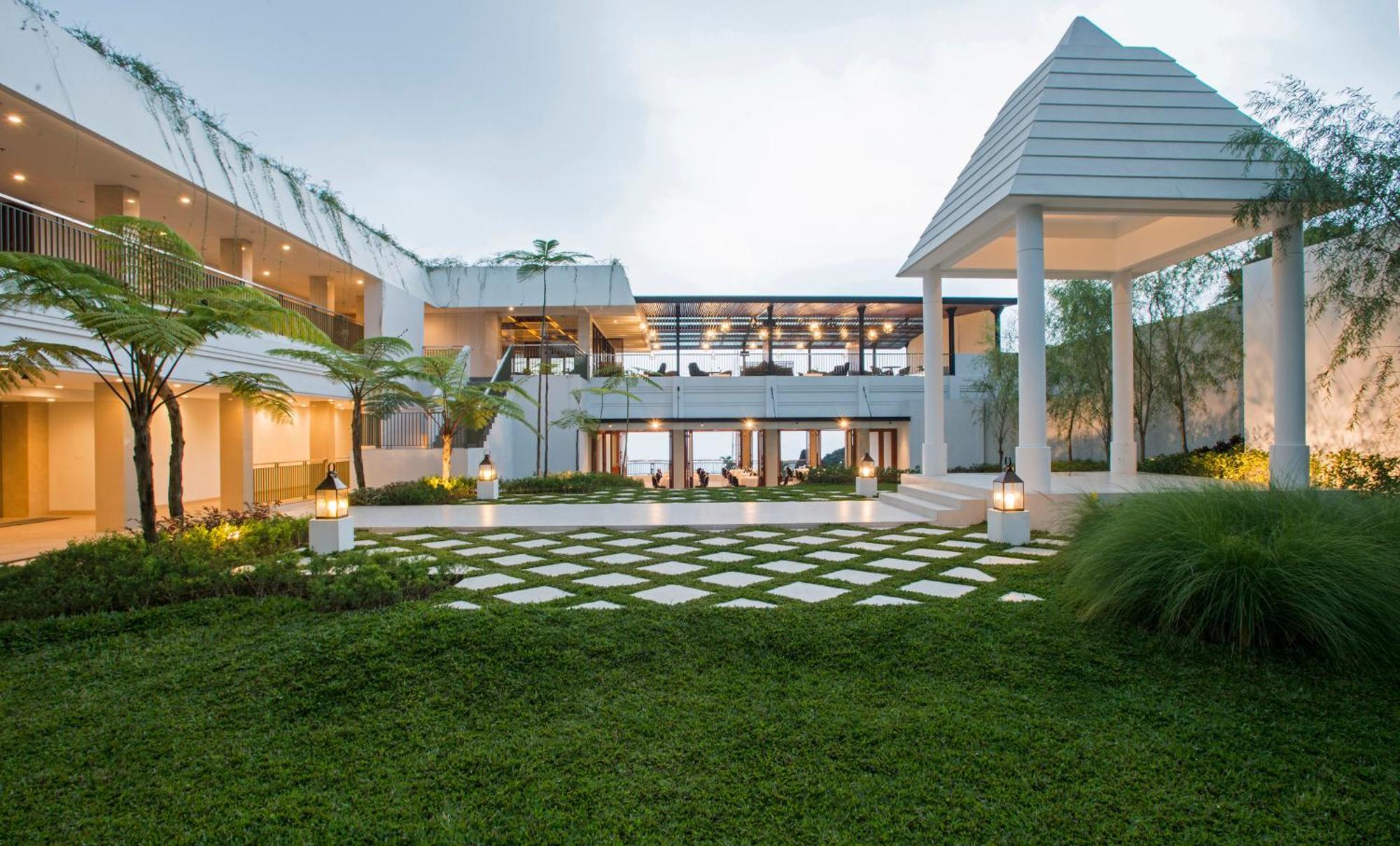 Surya Hotel & Cottages Prigen Экстерьер фото
