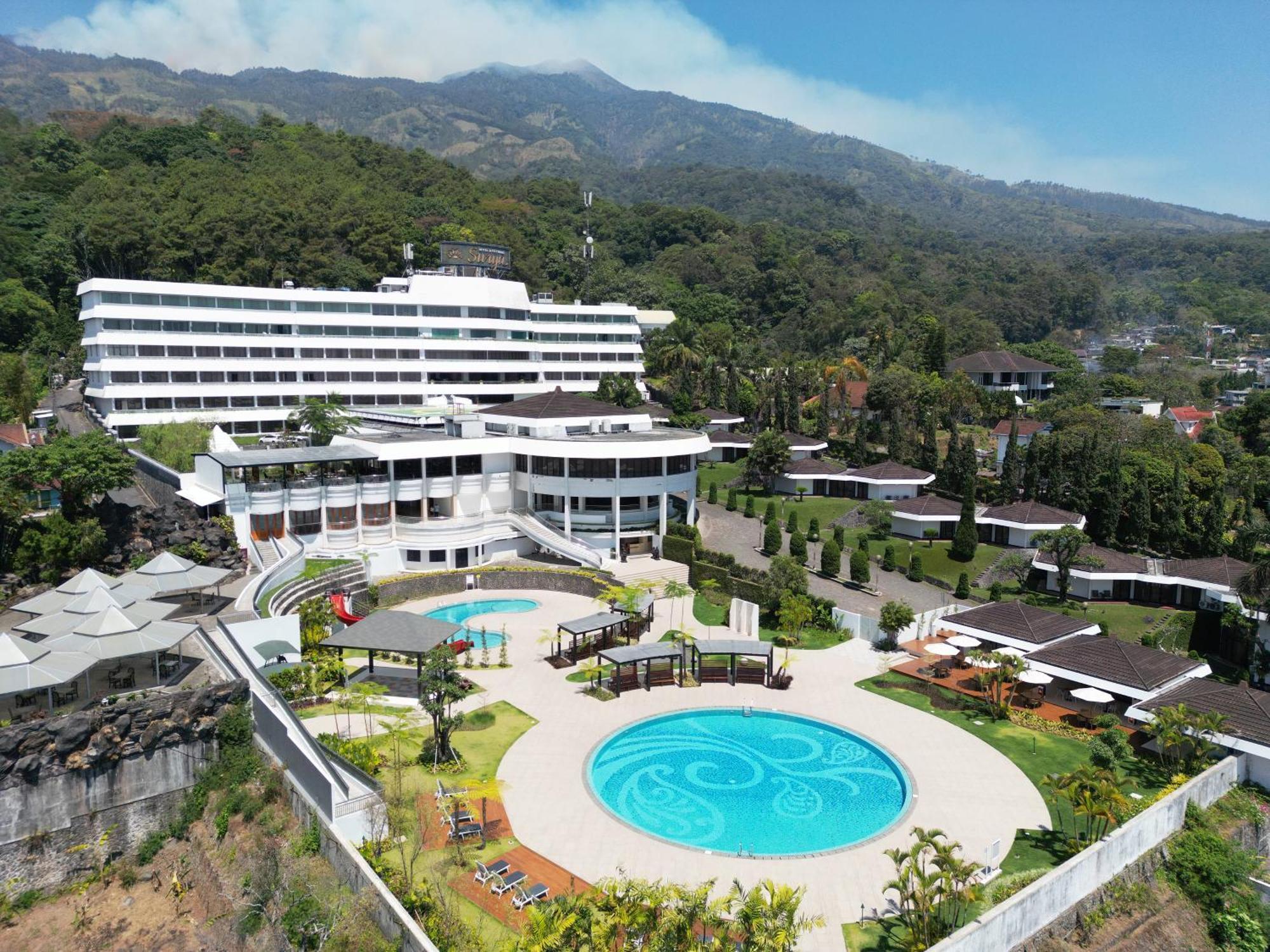 Surya Hotel & Cottages Prigen Экстерьер фото