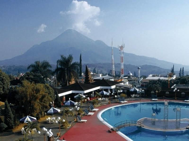 Surya Hotel & Cottages Prigen Экстерьер фото