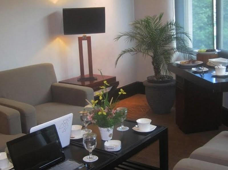 Surya Hotel & Cottages Prigen Экстерьер фото