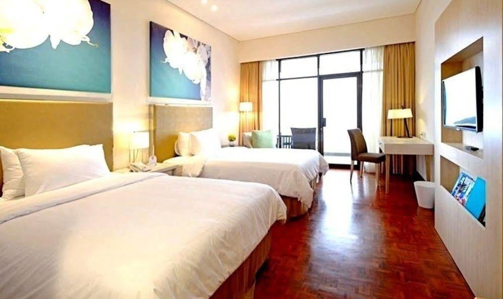 Surya Hotel & Cottages Prigen Экстерьер фото